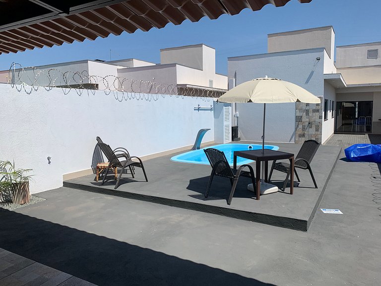 Linda Casa com Piscina aquecida e área de Lazer